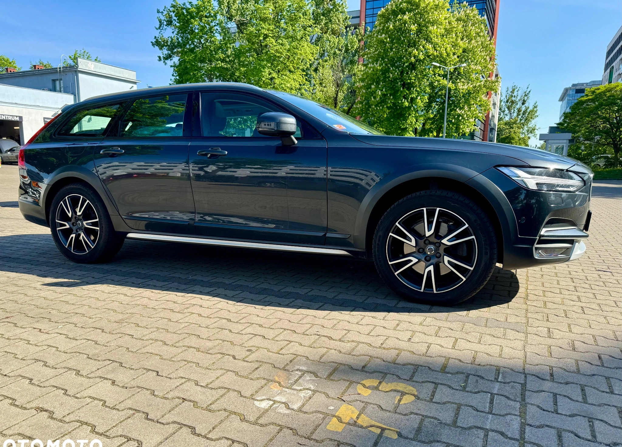 Volvo V90 Cross Country cena 129000 przebieg: 154500, rok produkcji 2017 z Warszawa małe 154